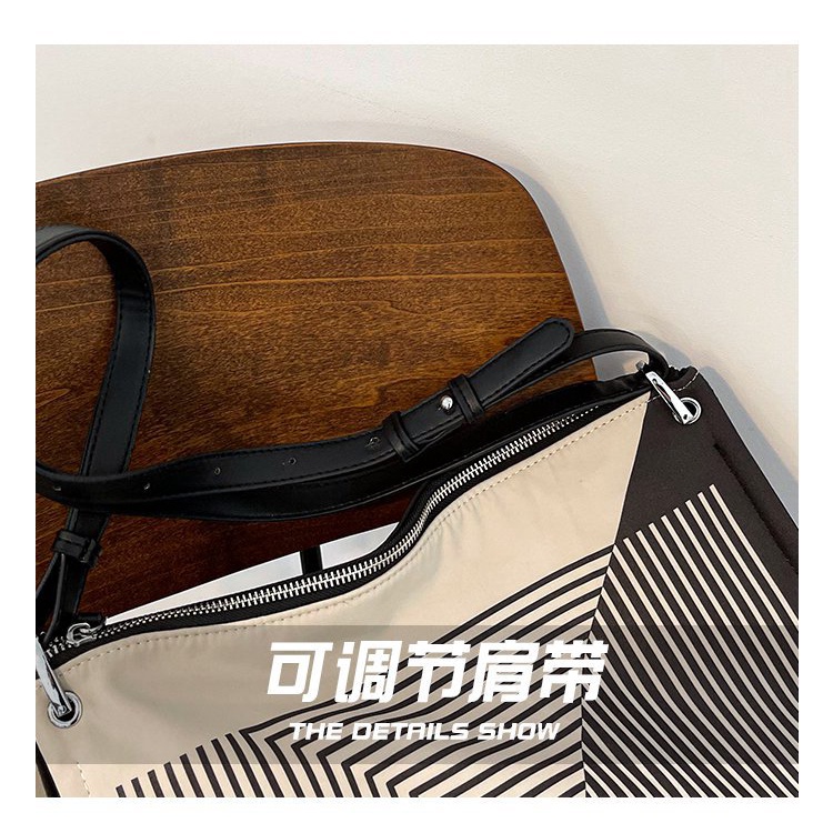 Túi đeo chéo vai bằng vải nylon thời trang dành cho nữ 2021