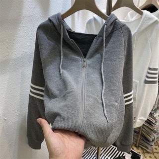 Áo khoác mũ tay kẻ 🙈 sale sock 🙈