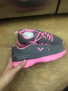 Giày thể thao size 37