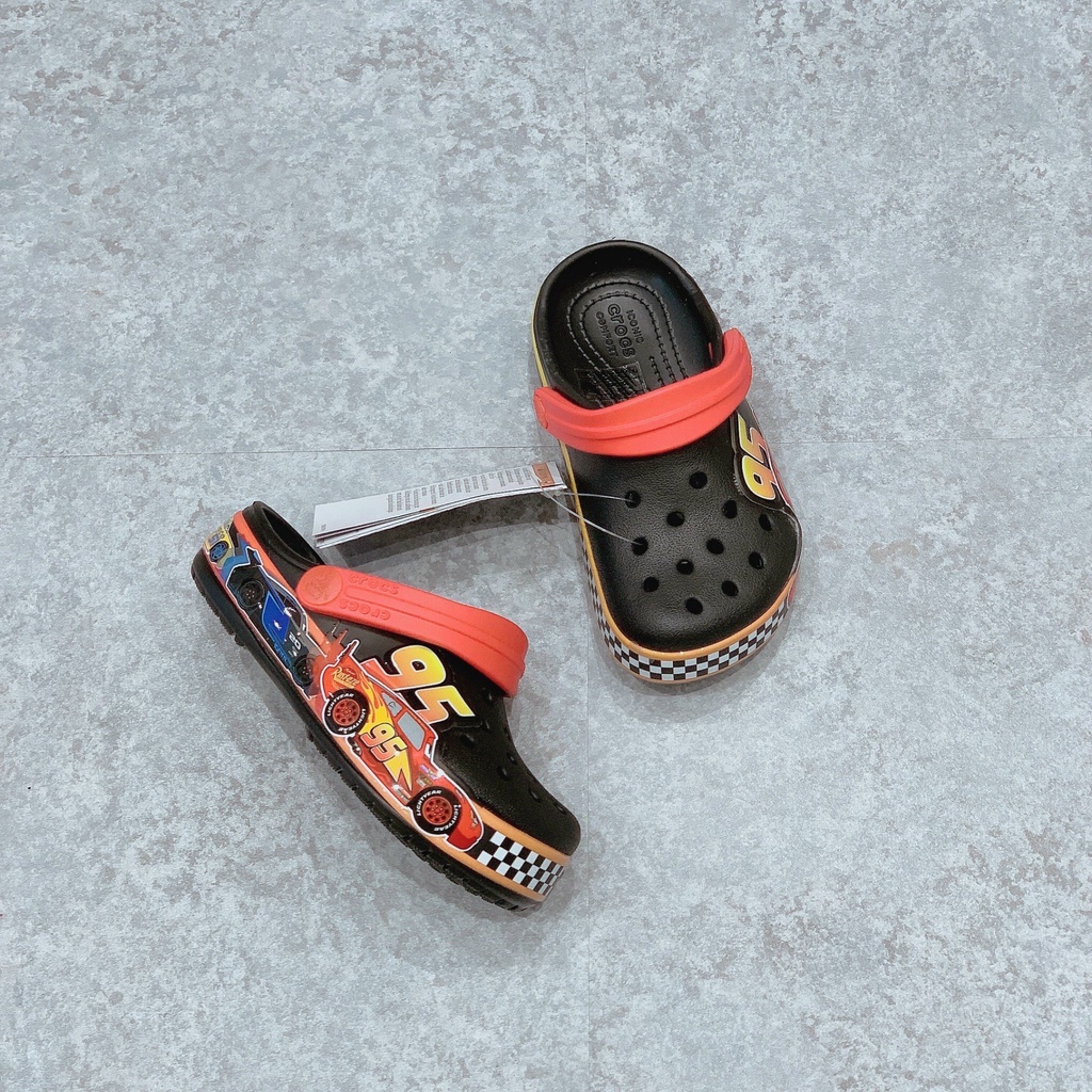Sục crocs đen Mc Queen
