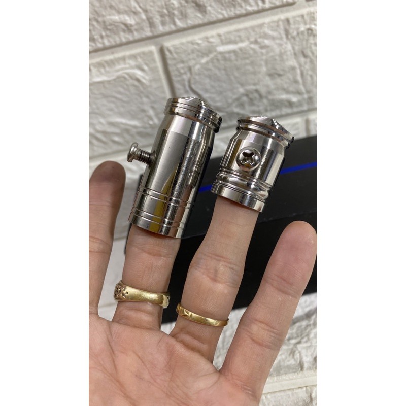 Chụp giò đạp inox gắn xe máy