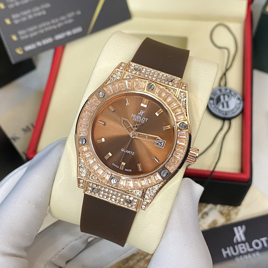 [Fullboxx 1:1] Đồng hồ nữ Hublot mặt tròn đính viền đá dây cao su vani cao cấp DHN608 SHOP133 | BigBuy360 - bigbuy360.vn