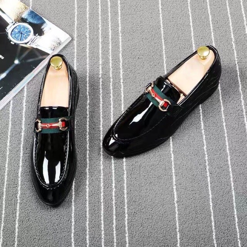 Ảnh thật ) giày lười da bóng có dây màu xanh, đỏ và logo móc trên giày