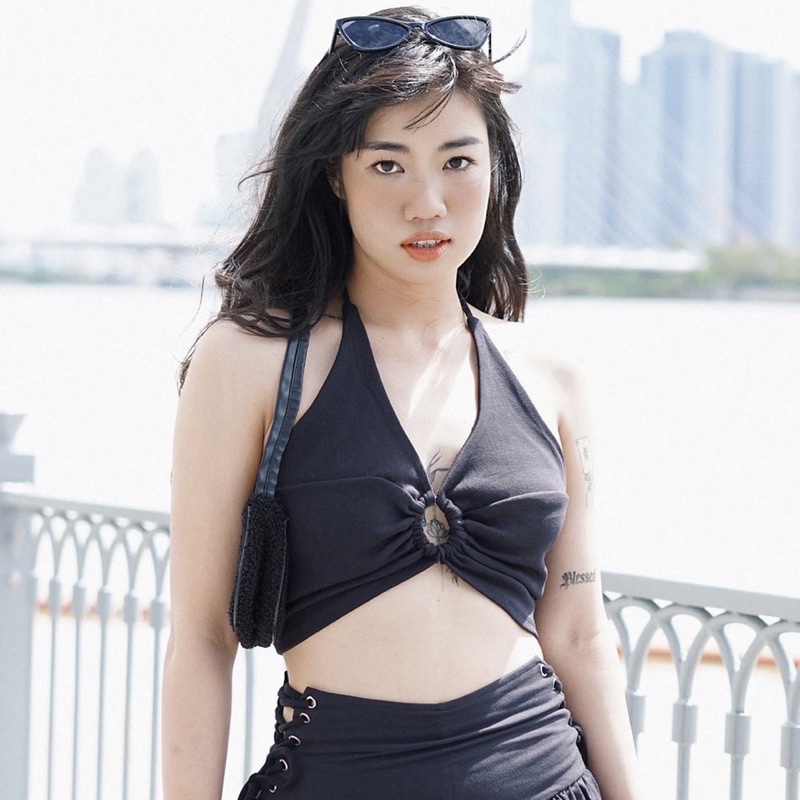 Áo croptop yếm khoen tròn dây cột hở lưng phong cách sexy