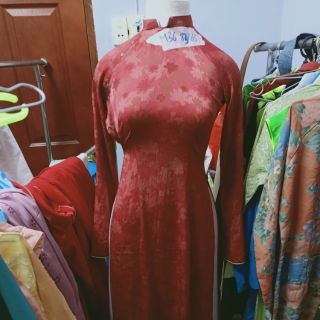 Áo dài trên sỉ tri ân khách
