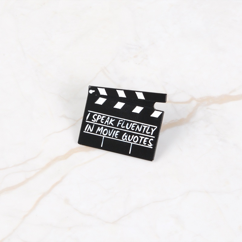 Ghim Cài Áo Hình Bảng Ghi Chữ I Speak Fluently In Movie Sáng Tạo