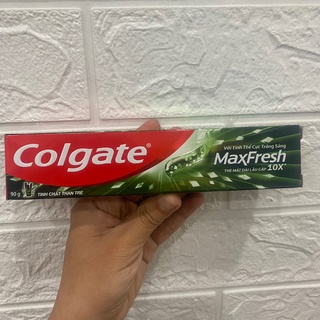 Kem Đánh Răng Colgate MaxFresh Tinh Chất Than Tre 90g