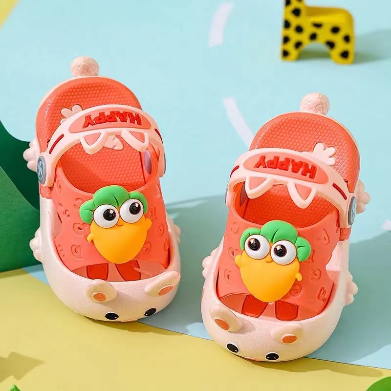 Dép sục chống trượt kèm sticker cho bé