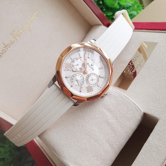 Đồng hồ nữ Bulova 98n101 dây Silicons mềm trắng khoẻ khoắn, trẻ trung