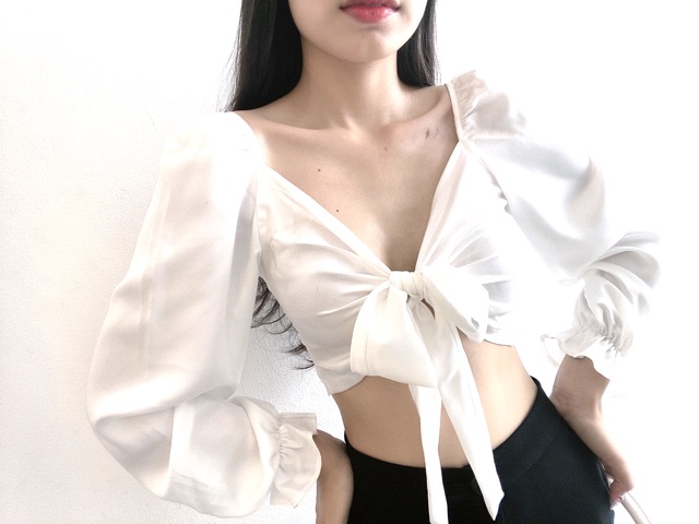 Áo croptop cột nơ trước ngực | BigBuy360 - bigbuy360.vn
