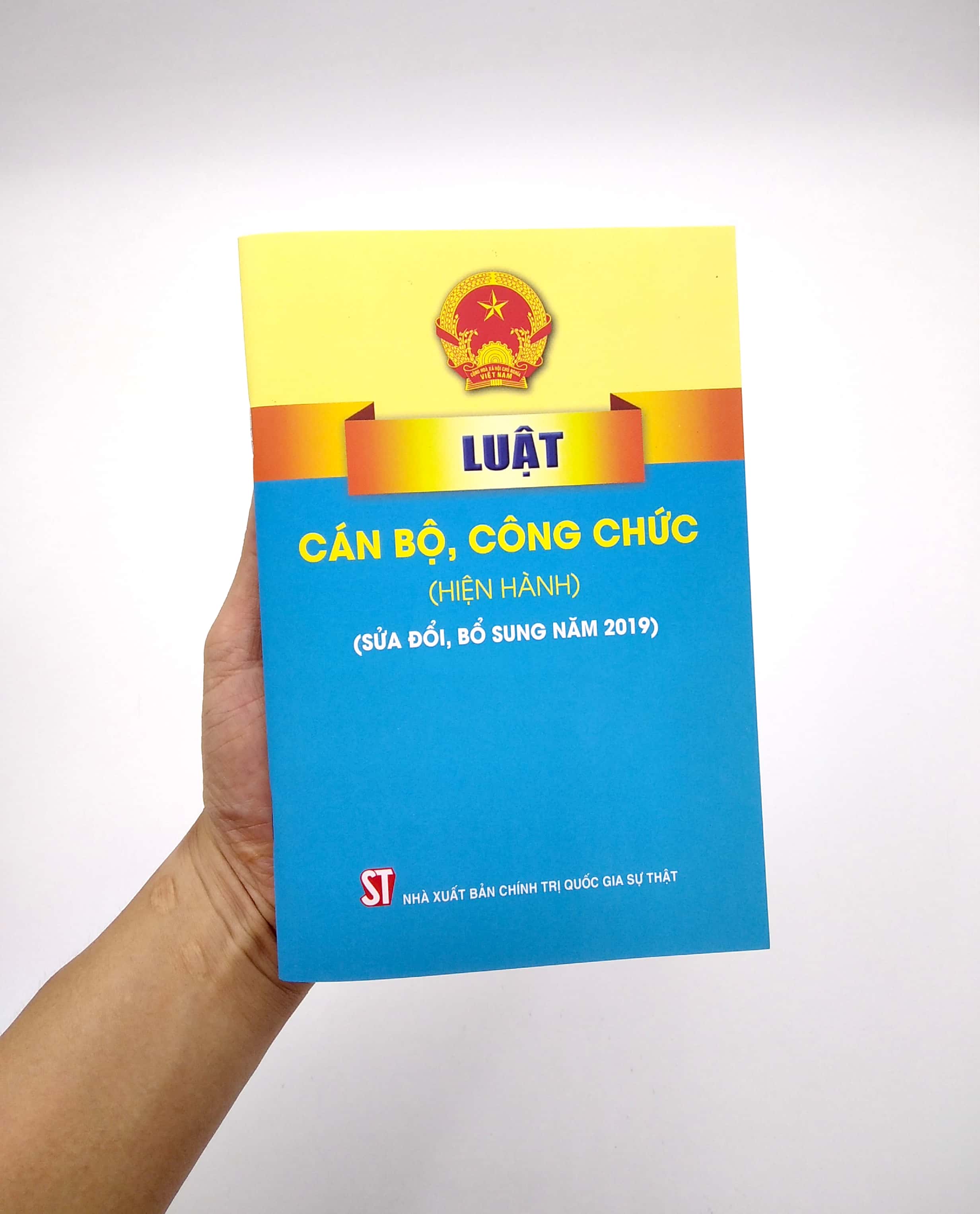 Sách Luật Cán Bộ, Công Chức (Hiện Hành) (Sửa Đổi, Bổ Sung Năm 2019) | BigBuy360 - bigbuy360.vn