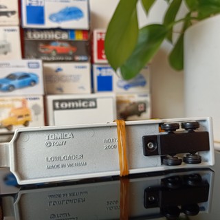 Mô hình Long Tomica No 137 LOWLOADER 2009