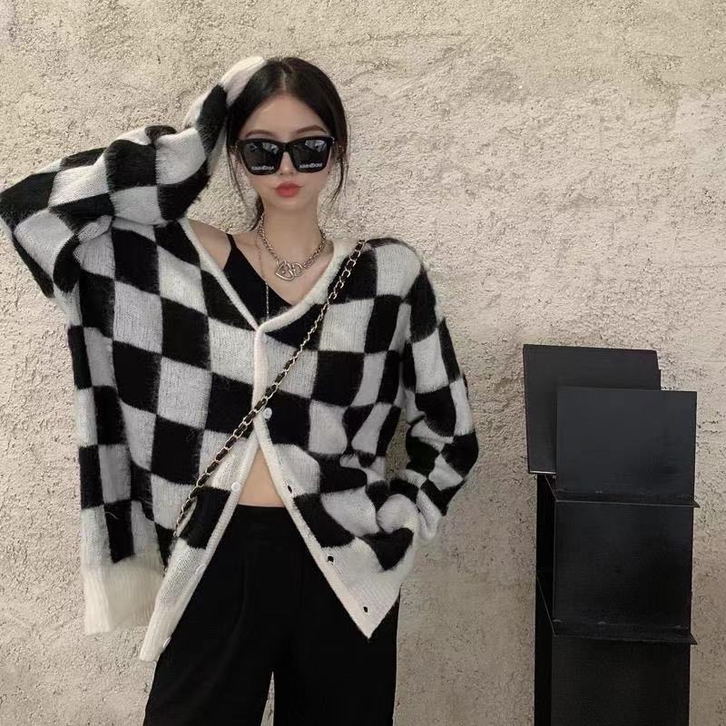 Áo Khoác Sweater Dệt Kim Cổ Chữ V Họa Tiết Sọc Trắng Đen Phong Cách Hàn Quốc
