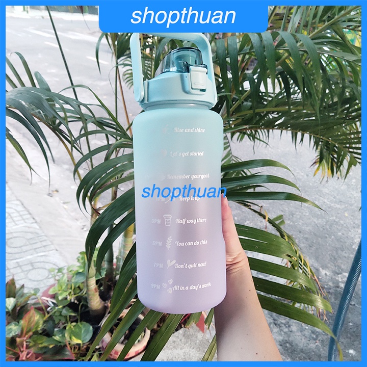 Bình nước 2 lít chia vạch theo giờ có ống hút nhựa có quay xách