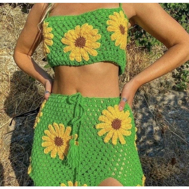 Set Bikini đính hoa cúc vàng len móc thủ công