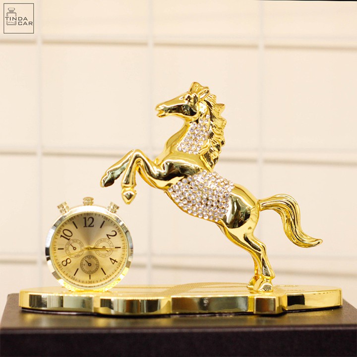 Tượng Ngựa Vàng Đính Đá Phong Thuỷ Để Ô Tô - MÃ ĐÁO THÀNH CÔNG - Có Đồng Hồ Nước Hoa Sang Trọng