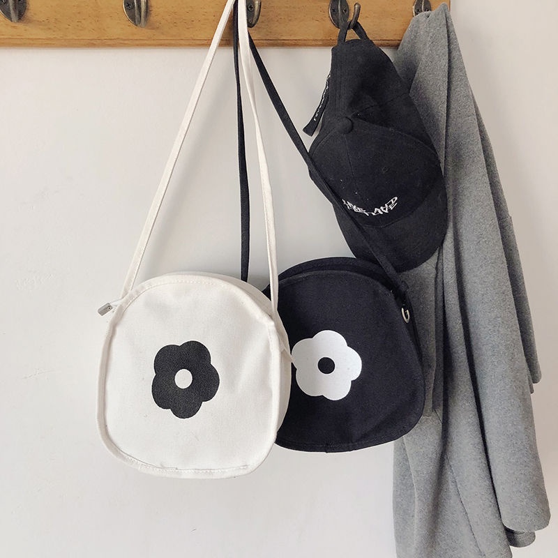 Túi Đeo Chéo Vai Bằng Vải Canvas Hình Tròn Nhỏ In Hoa Màu Trắng Đen Phong Cách Hàn Quốc Dễ Thương Dành Cho Nữ