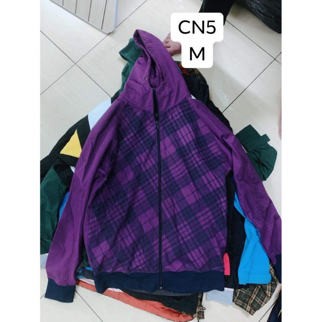 Áo khoác màu tím sọc caro có nón size M. Cn5.s285