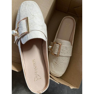 Giày sục da cá sần đính hạt ngọc da cao cấp