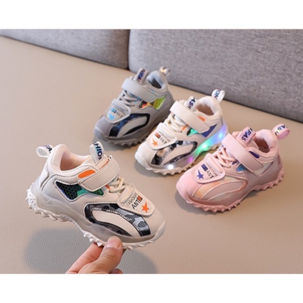 Giày thể thao đèn LED đế gai cho bé trai bé gái từ 1 tuổi đến 5 tuổi . Richkidsstore2021