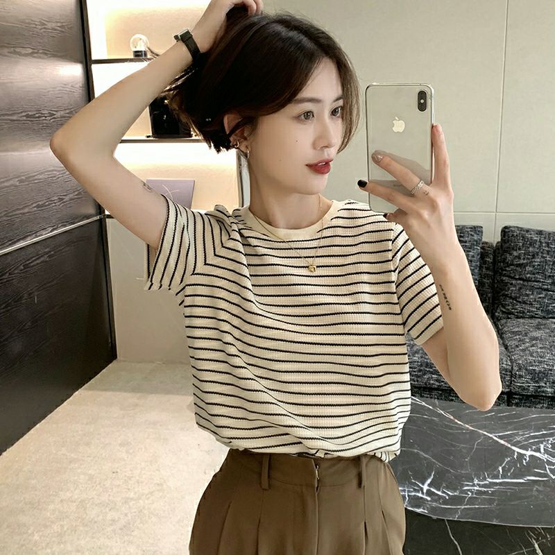 Áo phông kẻ ngang style basic Hàn Quốc