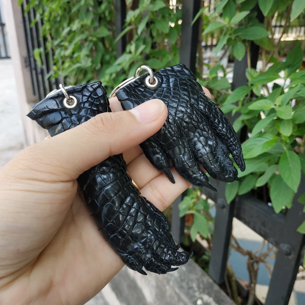 Móc khóa bàn tay cá sấu đẹp phong cách