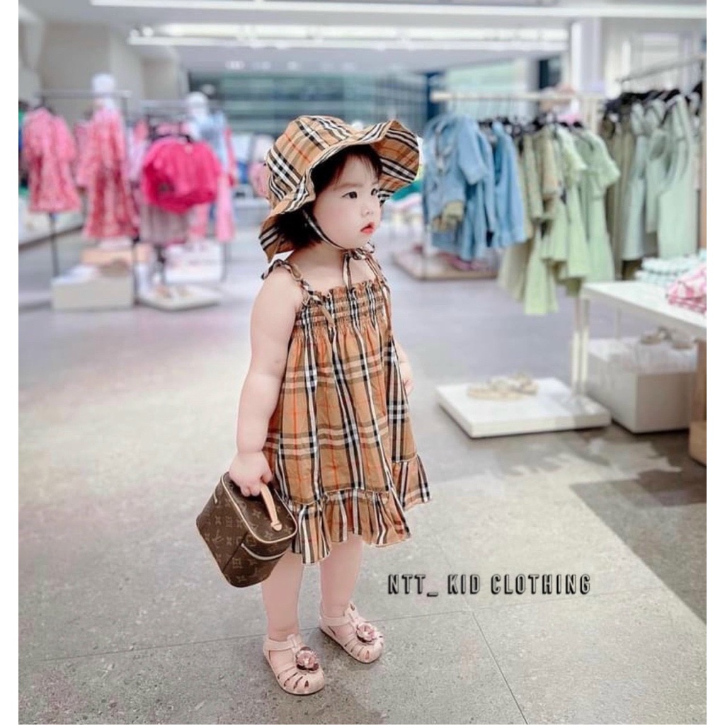 Váy kẻ bbr kèm mũ cho bé gái