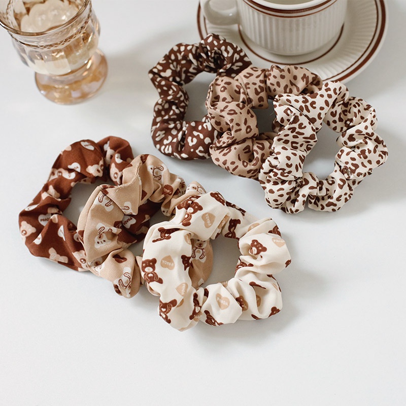 Cột tóc scrunchies màu nâu gấu và beo thời trang S69