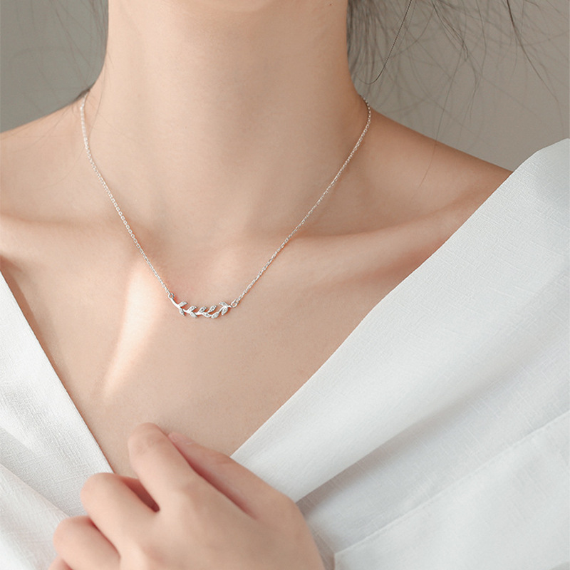 Dây chuyền mặt hình lá ô liu thanh lịch cho nữ