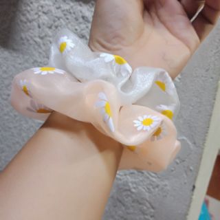 Dây cột  tóc Scrunchies  hoa cúc dễ thương( giá 10k/1chiếc )