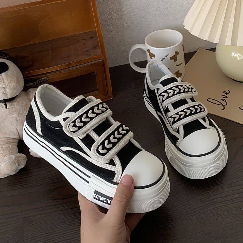 Giày lười quai dán nữ ulzzang đế bánh mì tăng chiều cao viền kiểu họa tiết xinh xắn tone màu đen và be vàng