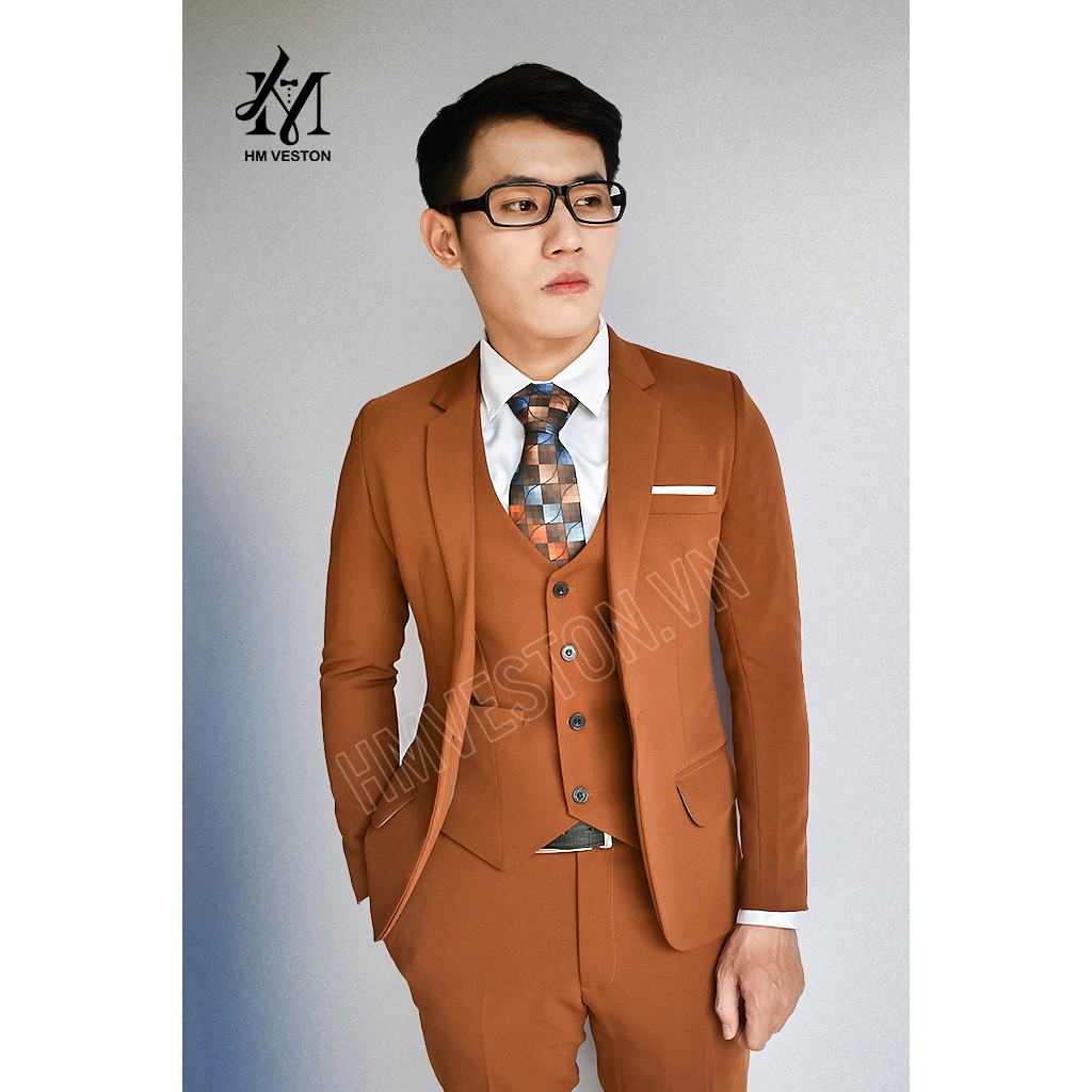 Bộ vest nam màu đồng đậm form ôm body (áo vest + áo gile + quần + cà vạt nơ đen)