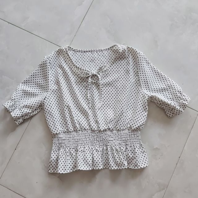 Áo chấm bi tay lỡ