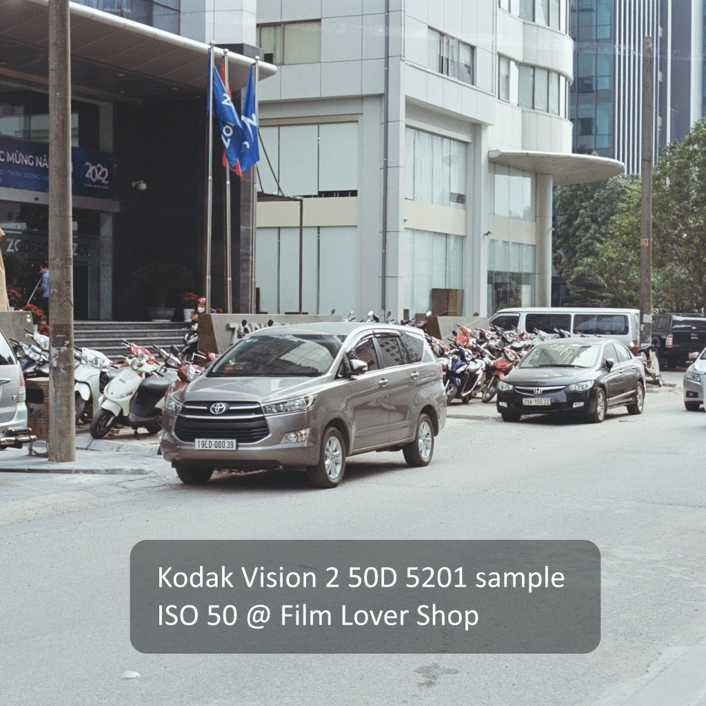 Film chụp ảnh Kodak Vision 2 50D 5201 (Outdate)