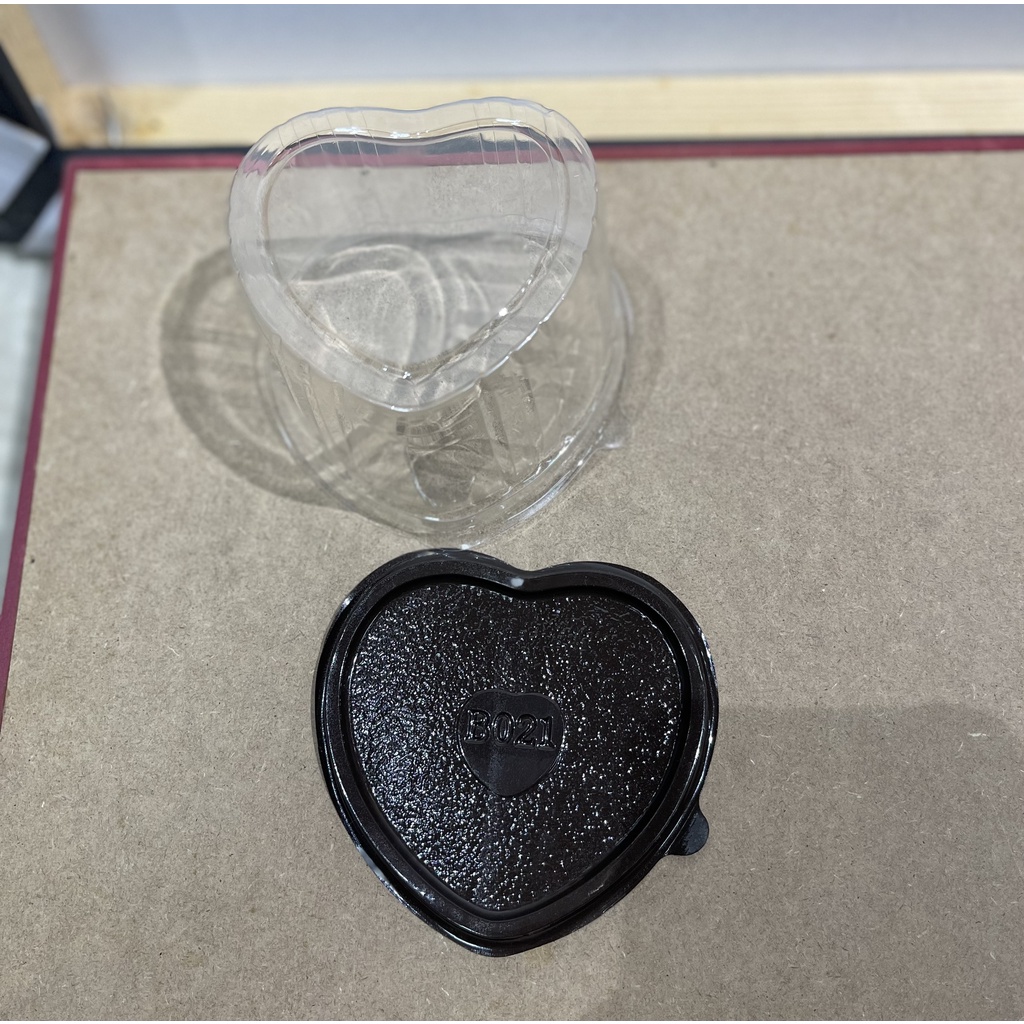 Hộp nhựa Pet đựng bánh hình trái tim B021