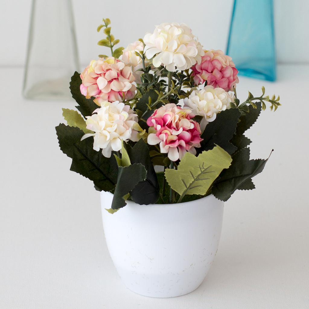 Chậu hoa giả bằng nhựa để bàn trang trí