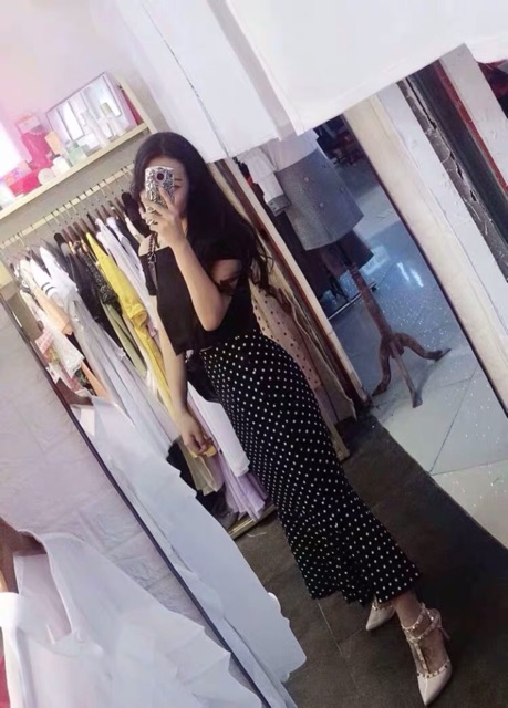 Chân váy dài đuôi cá chấm bi màu đen MV04 | BigBuy360 - bigbuy360.vn