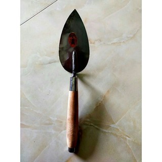 Bay xây công lý nhỏ hình chiếc lá
