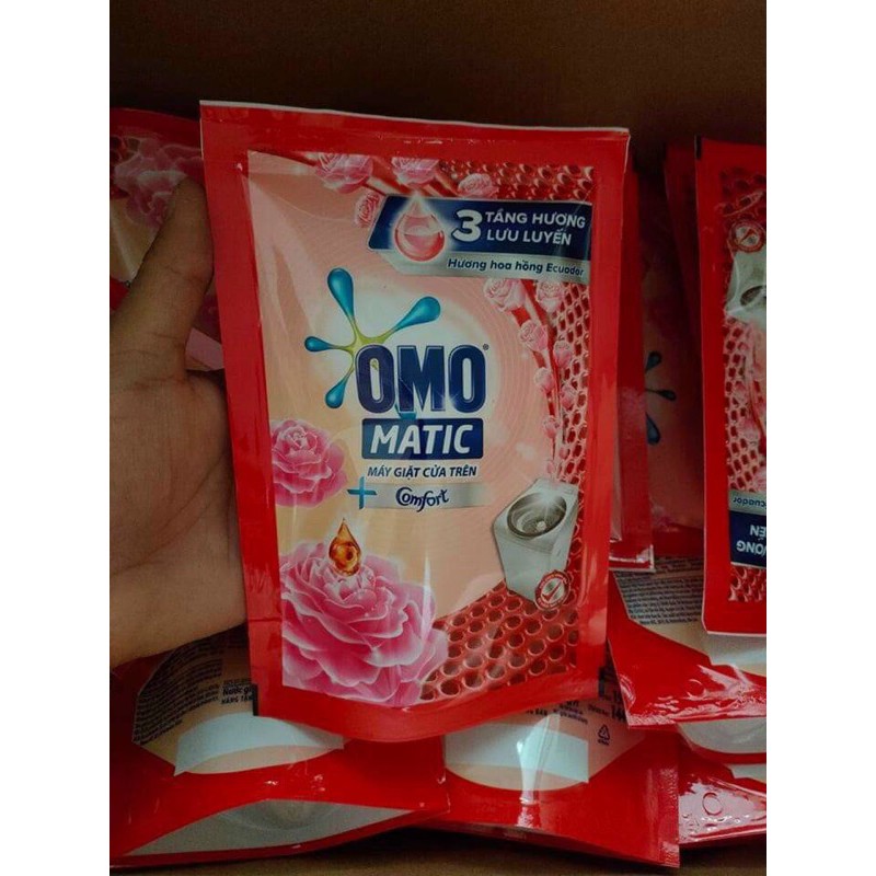 Nước giặt Omo matic có hương comfort túi.