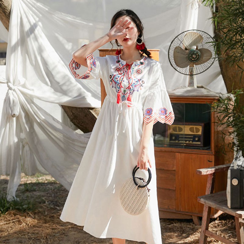 Váy boho bohemian suông thêu họa tiết boho màu sắc