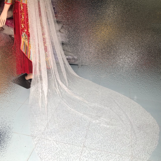 Von kim sa- khăn voan- lúp cô dâu