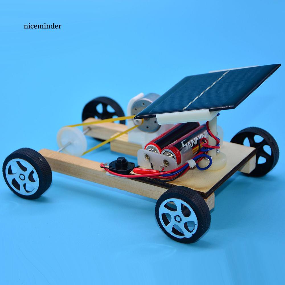 Xe đồ chơi gỗ chạy bằng năng lượng mặt trời