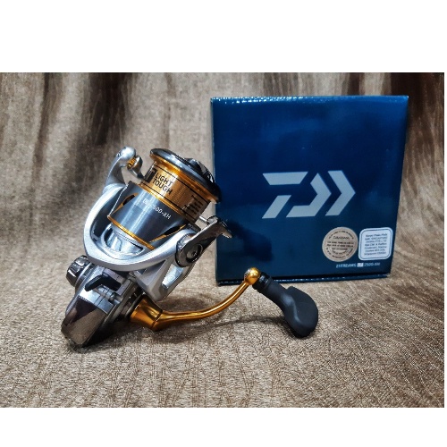 Máy Daiwa Freams - 2500