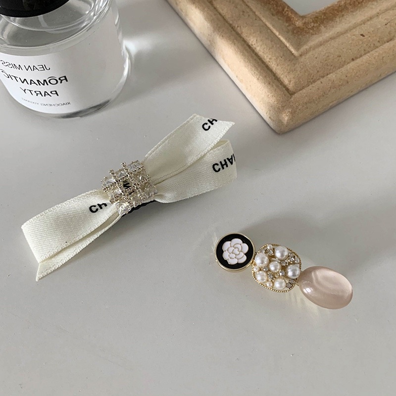 Kẹp tóc nơ đá vuông xinh xắn