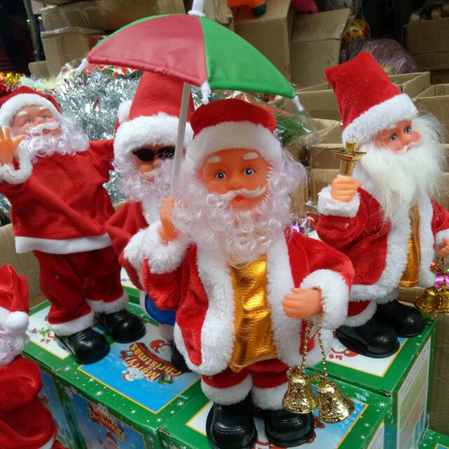 Ông già Noel cầm ô nhảy múa