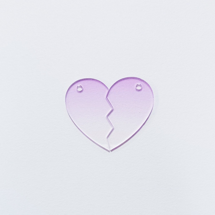 Chia đôi móc khóa acrylic tình yêu