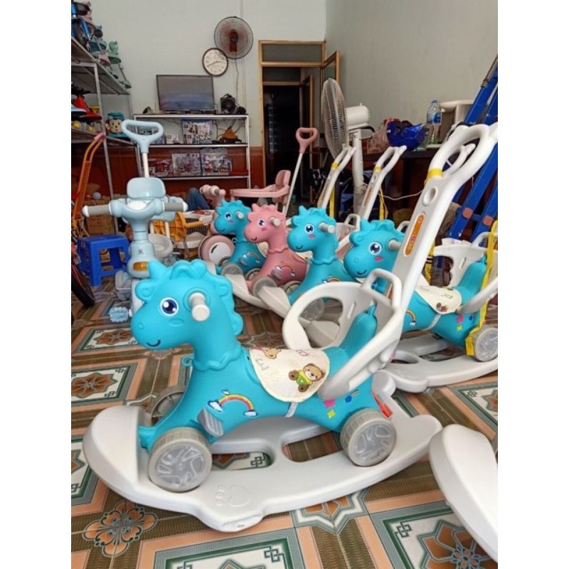 Ngựa bập bênh khiêm chòi chân 3 in 1 có tay đẩy, bánh xe phát sáng, có tựa để tay cho bé