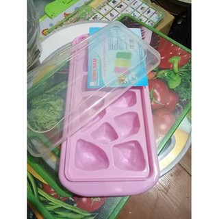 Khay đá có nắp đậy