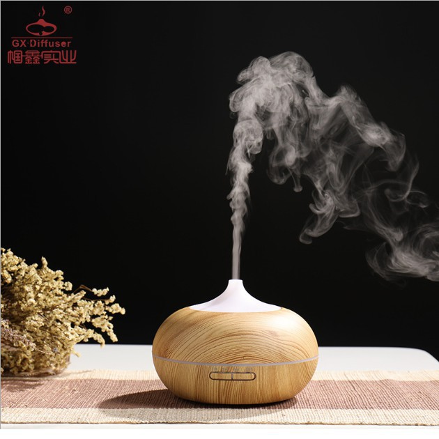 Máy Khuếch Tán Tinh Dầu 𝙁𝙍𝙀𝙀𝙎𝙃𝙄𝙋 Máy Phun Tinh Dầu Bí Ngô 550ml Cao Cấp Aroma Diffuser + Tặng Tinh Dầu Sả 10ml