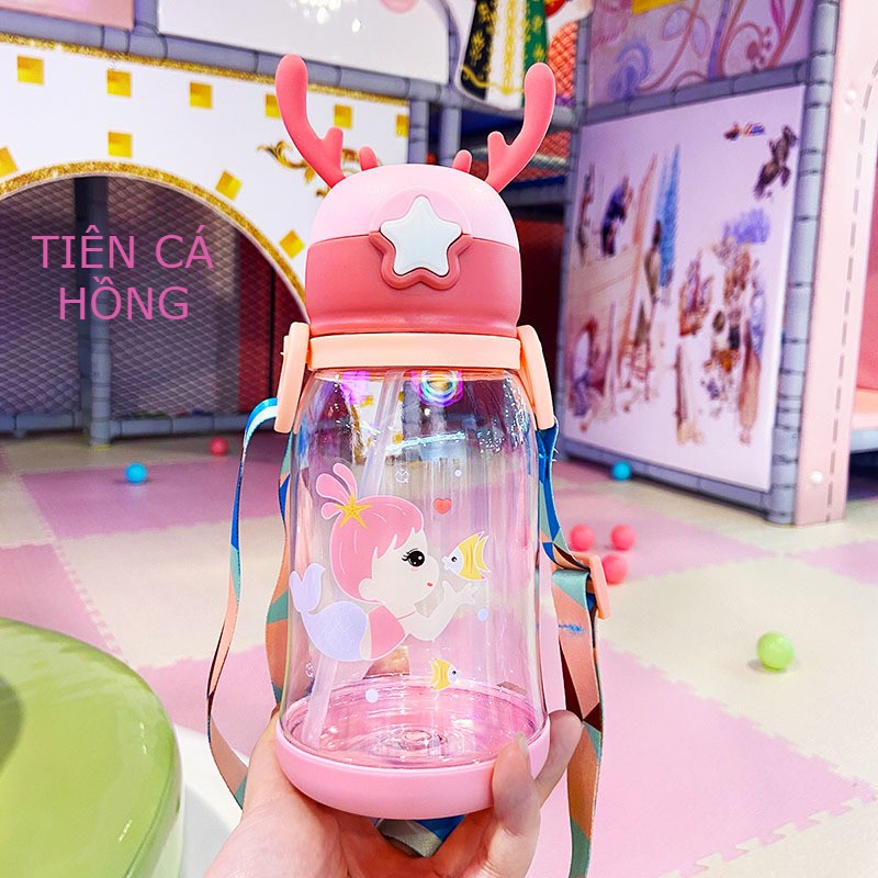 Bình uống nước có ống hút mềm dẻo cho bé dung tích lớn 600ml  với thiết kế dễ thương phù hợp cho mọi bé trai bé gái